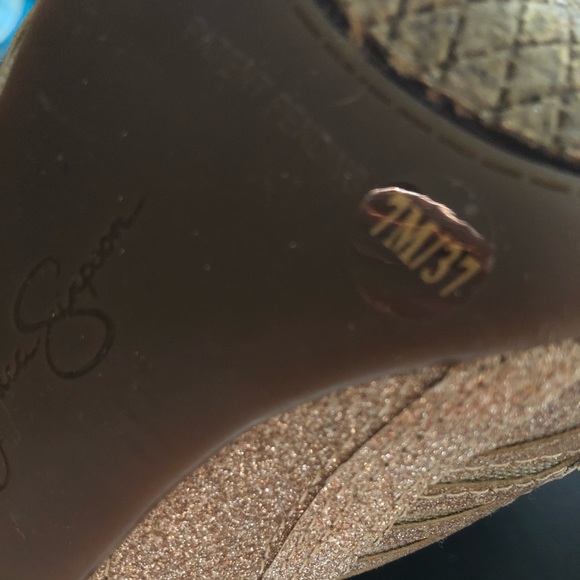 Heels - Picture 4 of 4